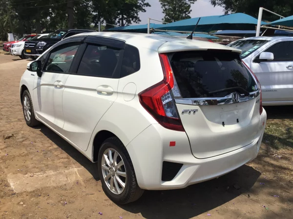 Honda Fit Hybrid, 1.4ltr Petrol, 107000km, 2015 - Image 2