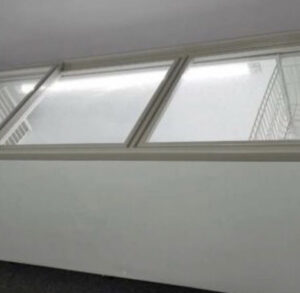 DISPLAY FREEZER WITH SLIDING GLASS FLAT-TOP