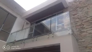 Minimalistic Clear And Tinted Glass Frameless Balcony Balustrades For Homes