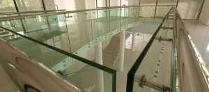 Minimalistic Clear Glass Indoor Balustrades For Offices