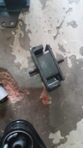 MAZDA B1800 B SERIES ENGINE MOUNTING